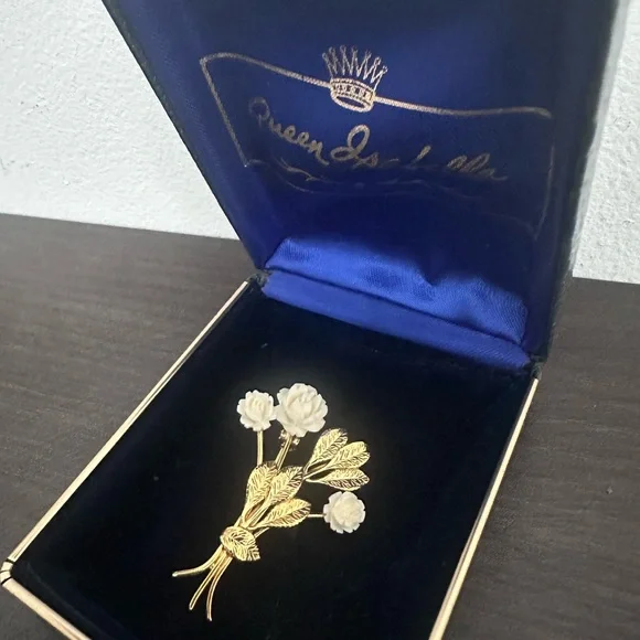 Vintage Gold and White Floral Brooch by Vintage - Picture 7 of 8